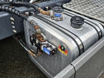 S590 V8 4x2 / HYDRAULIC / RETARDER / PARKING COOLER